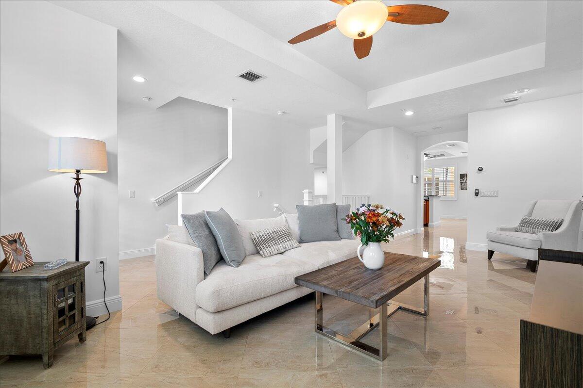 11780 Valencia Gardens Avenue