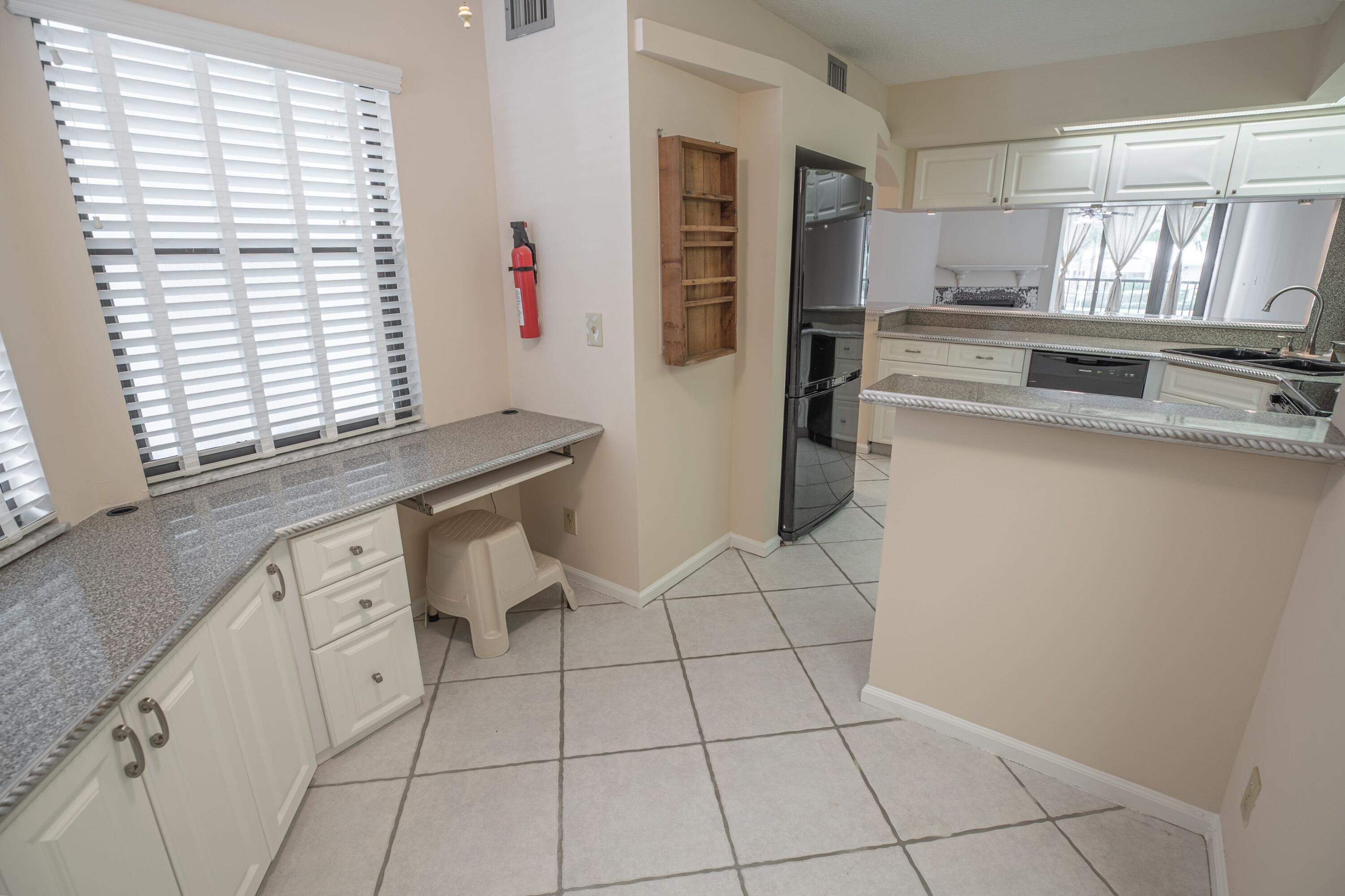 123 Bay Colony Drive N