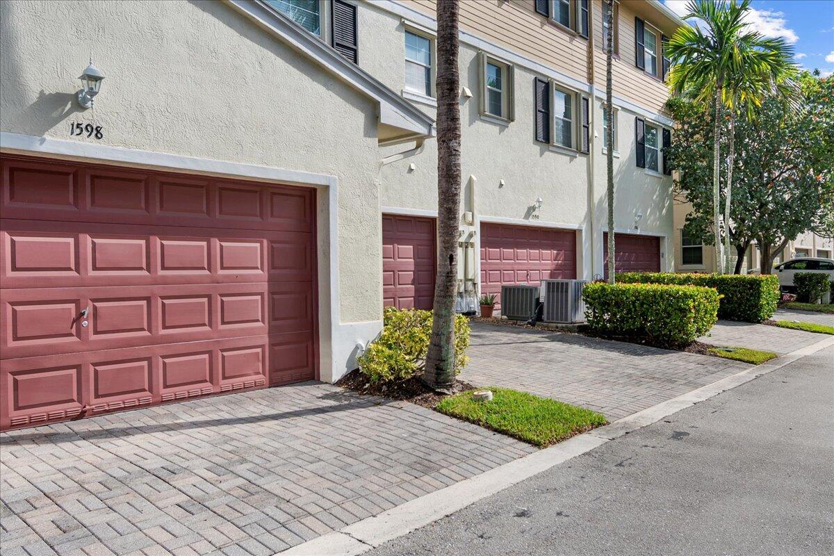 1598 Grande Cull Way