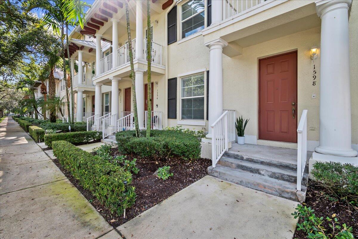 1598 Grande Cull Way