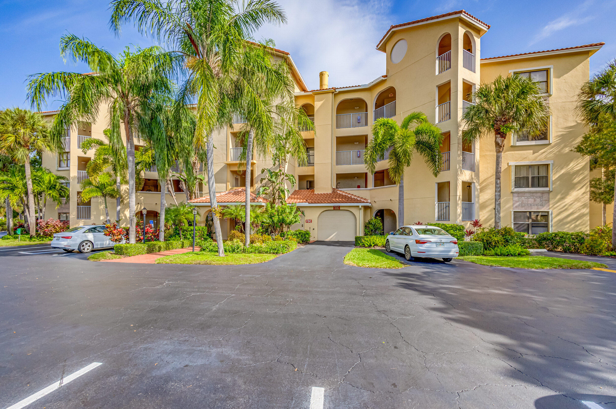 300 Uno Lago Drive 205
