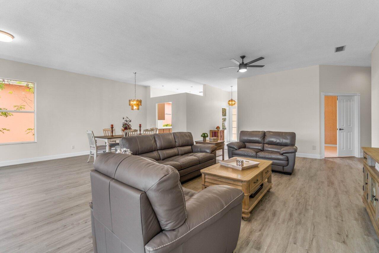 8719 Wakefield Drive, Palm Beach Gardens