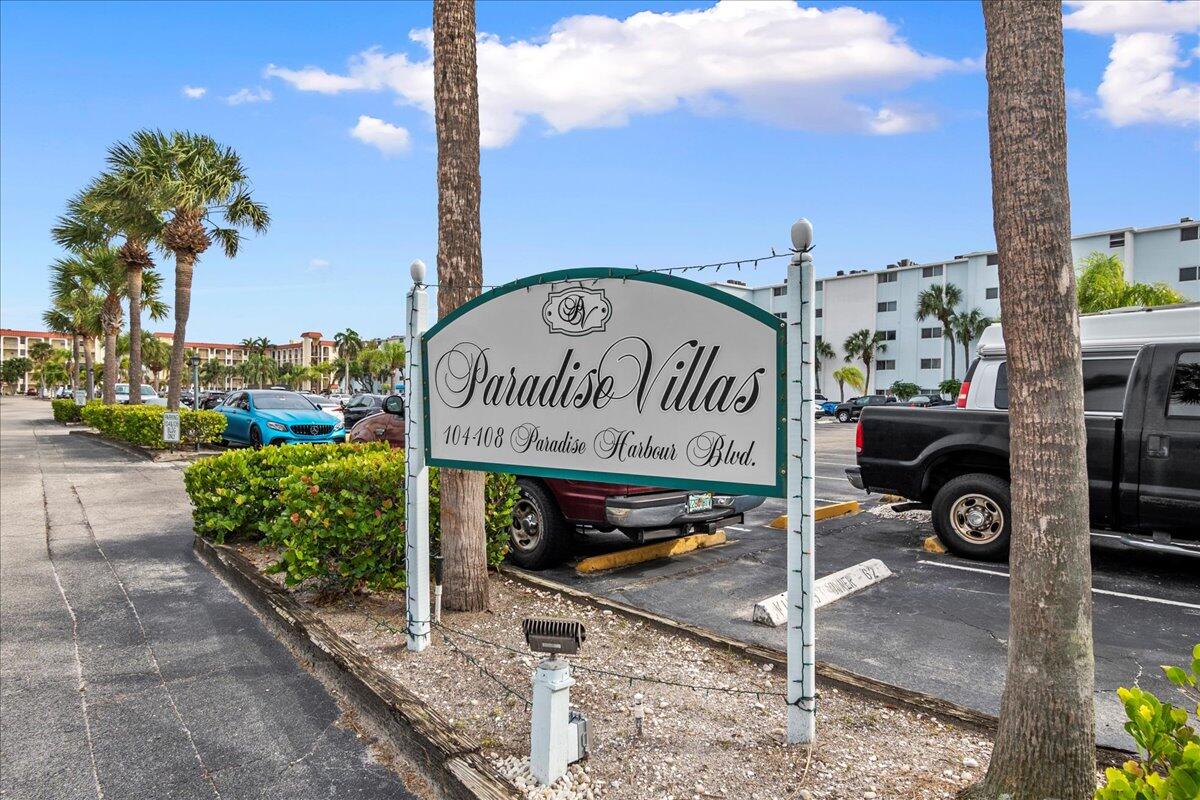 104 Paradise Harbour Boulevard 215