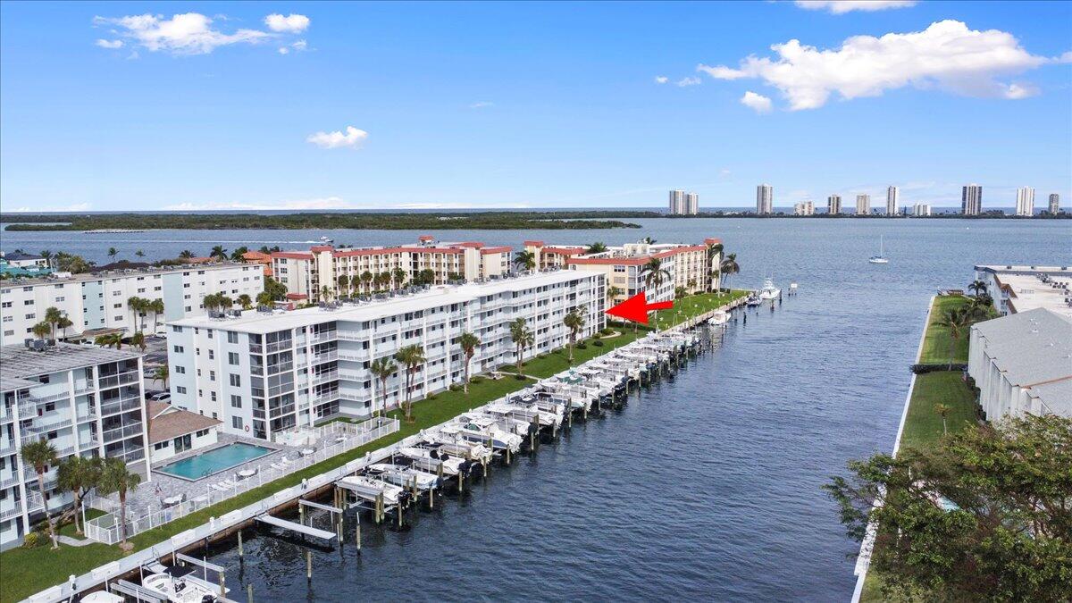 104 Paradise Harbour Boulevard 215