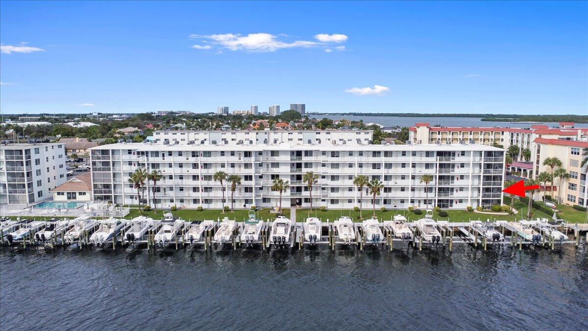 104 Paradise Harbour Boulevard 215