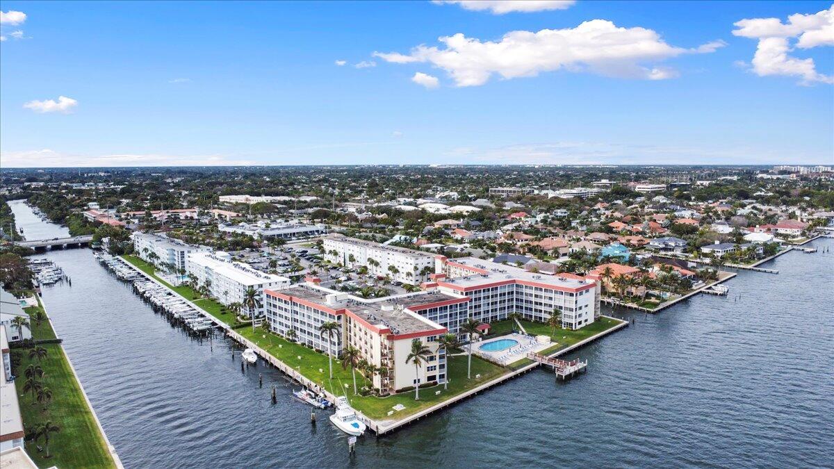 104 Paradise Harbour Boulevard 215