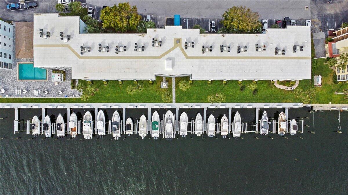 104 Paradise Harbour Boulevard 215