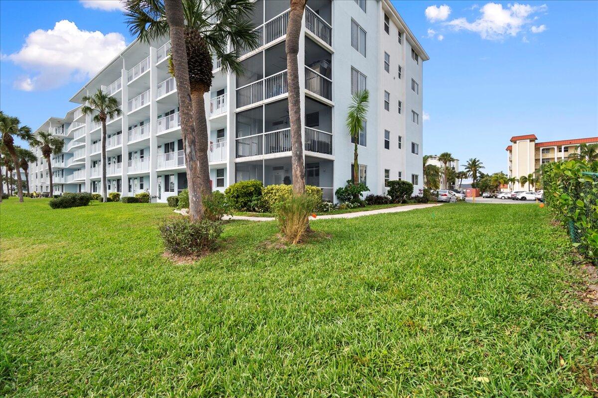 104 Paradise Harbour Boulevard 215