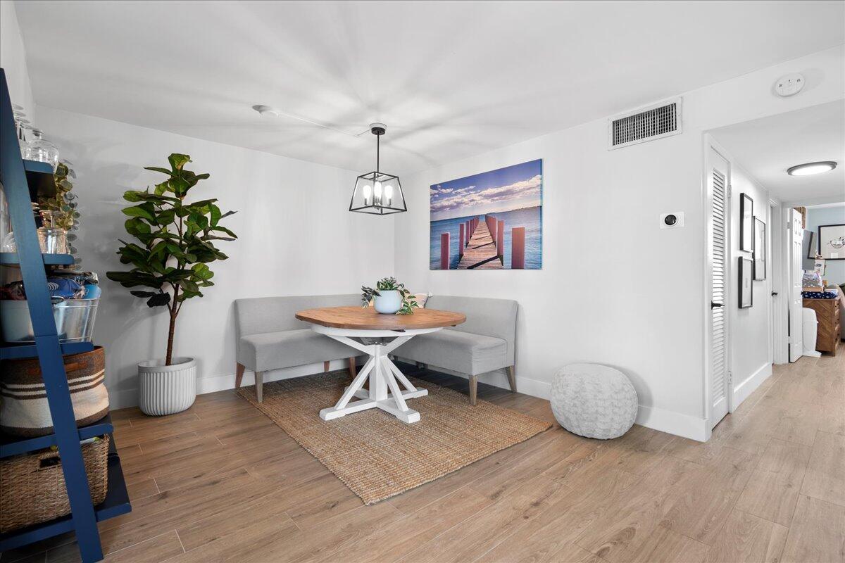 104 Paradise Harbour Boulevard 215