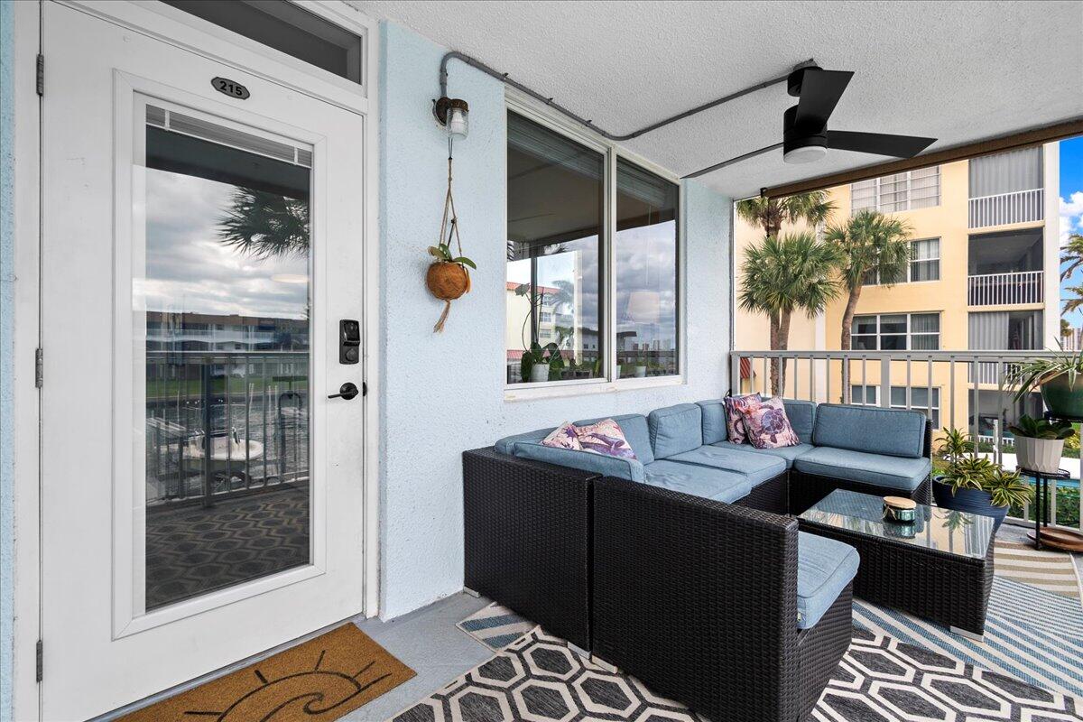 104 Paradise Harbour Boulevard 215