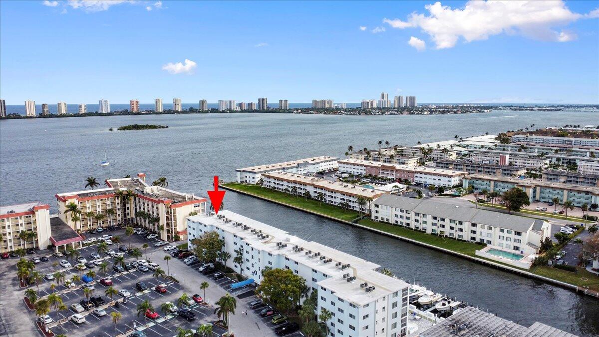 104 Paradise Harbour Boulevard 215