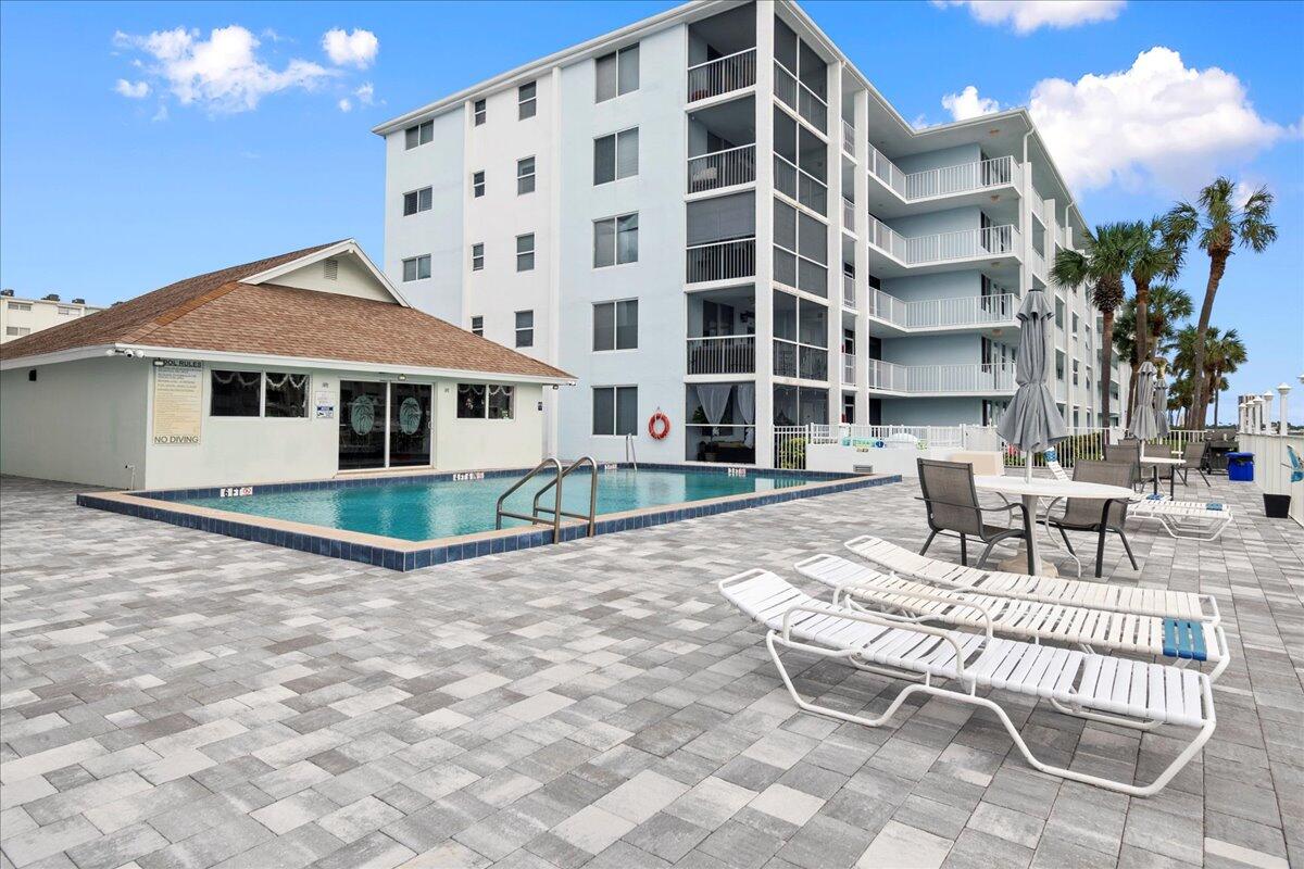 104 Paradise Harbour Boulevard 215