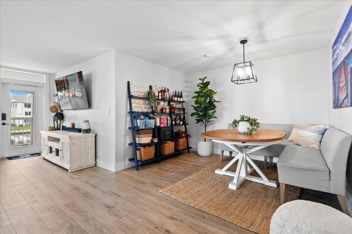 104 Paradise Harbour Boulevard 215
