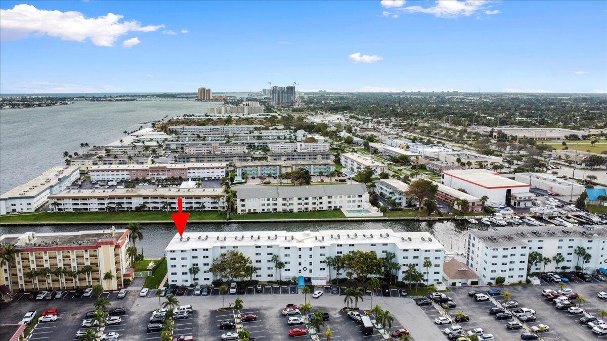 104 Paradise Harbour Boulevard 215