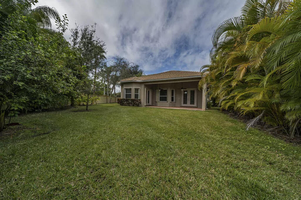 1476 SE Legacy Cove Circle