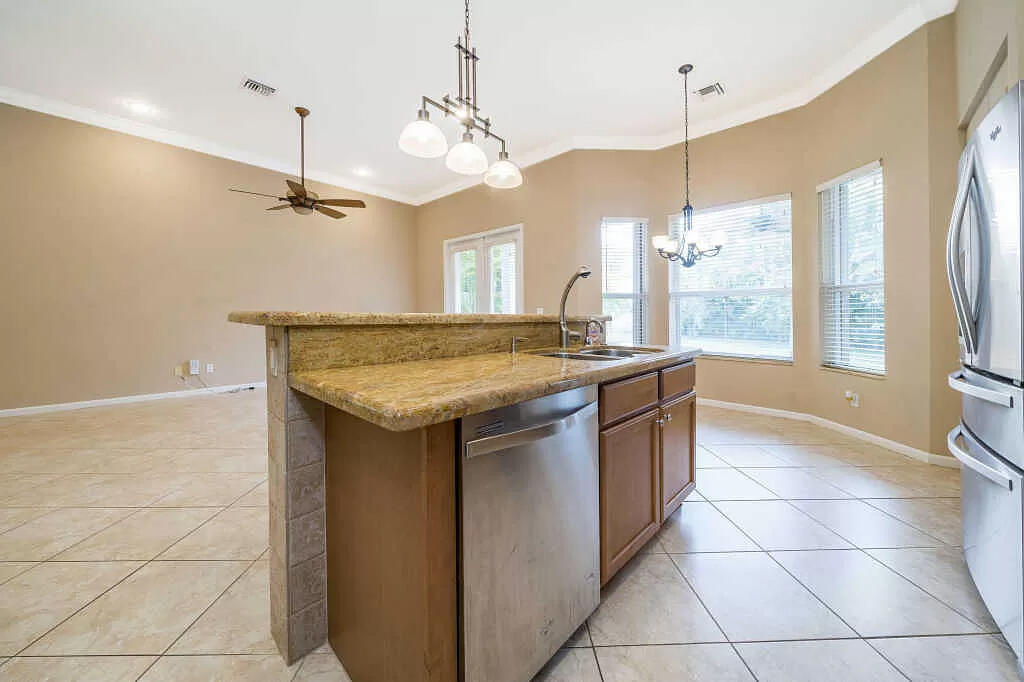 1476 SE Legacy Cove Circle