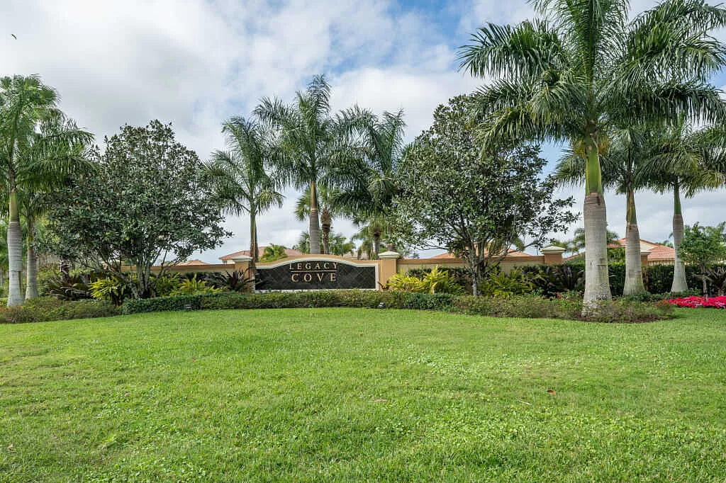 1476 SE Legacy Cove Circle