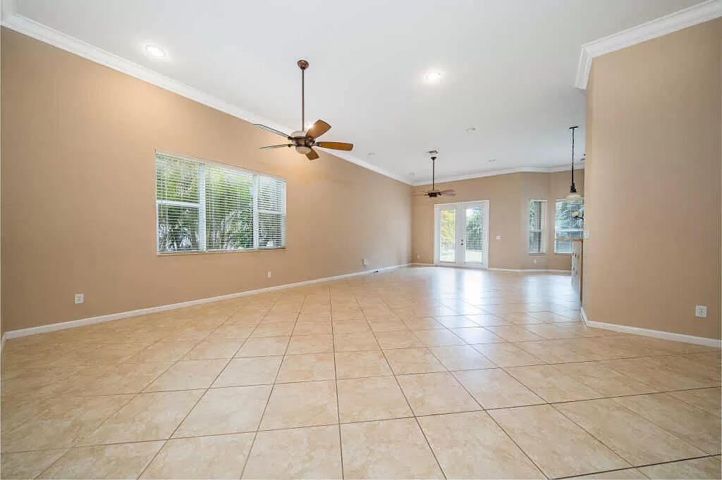 1476 SE Legacy Cove Circle