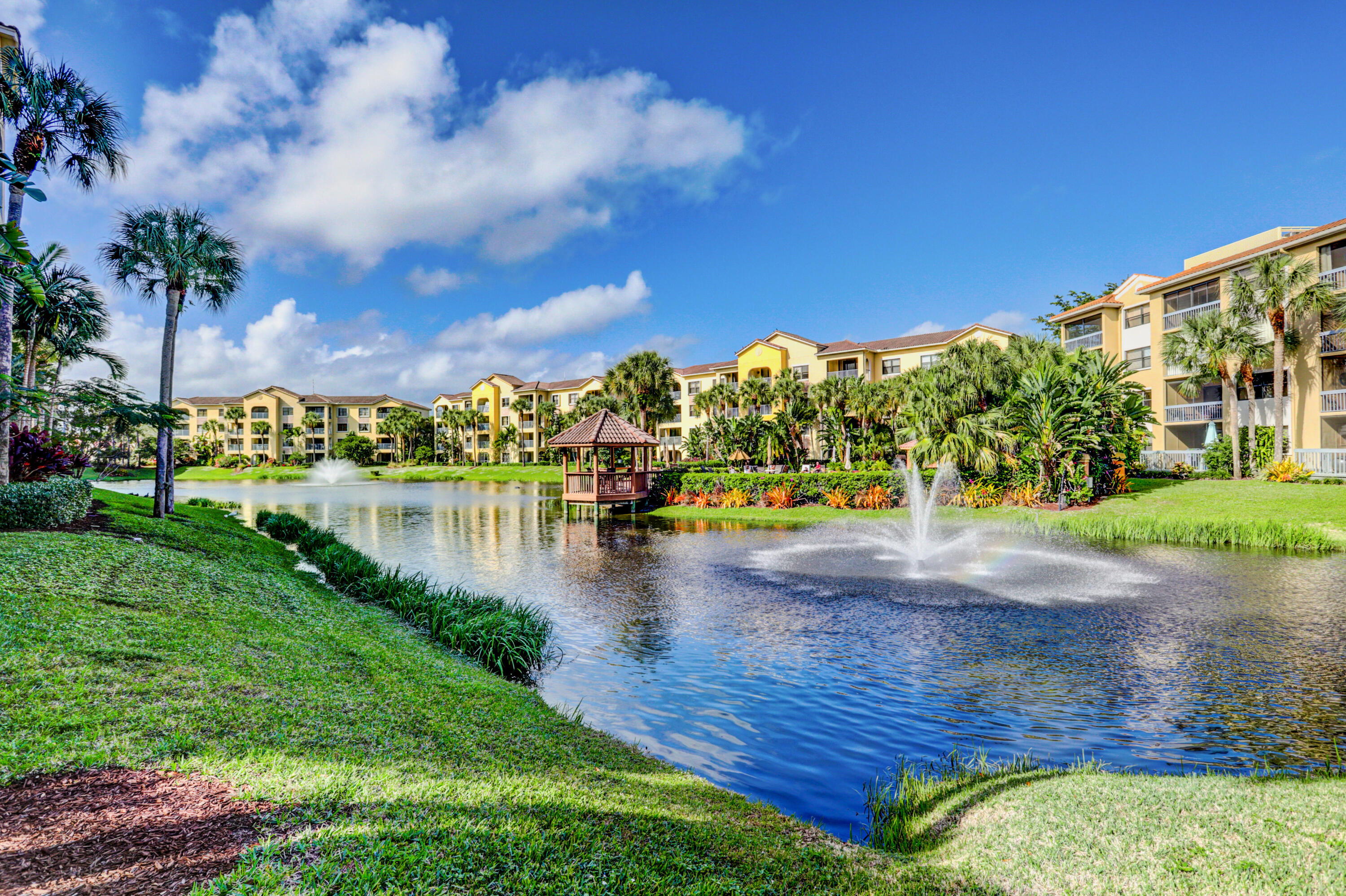 600 Uno Lago Drive 105