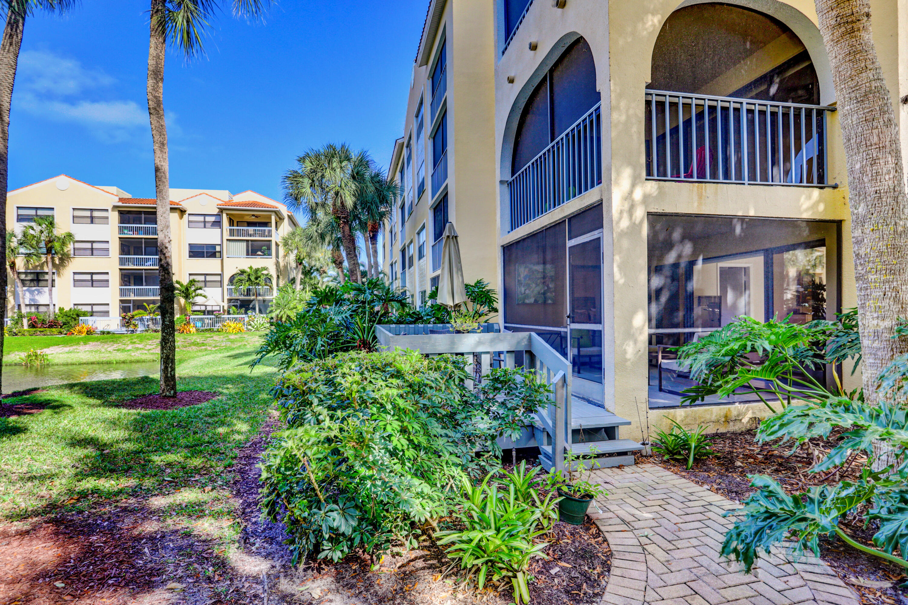 600 Uno Lago Drive 105
