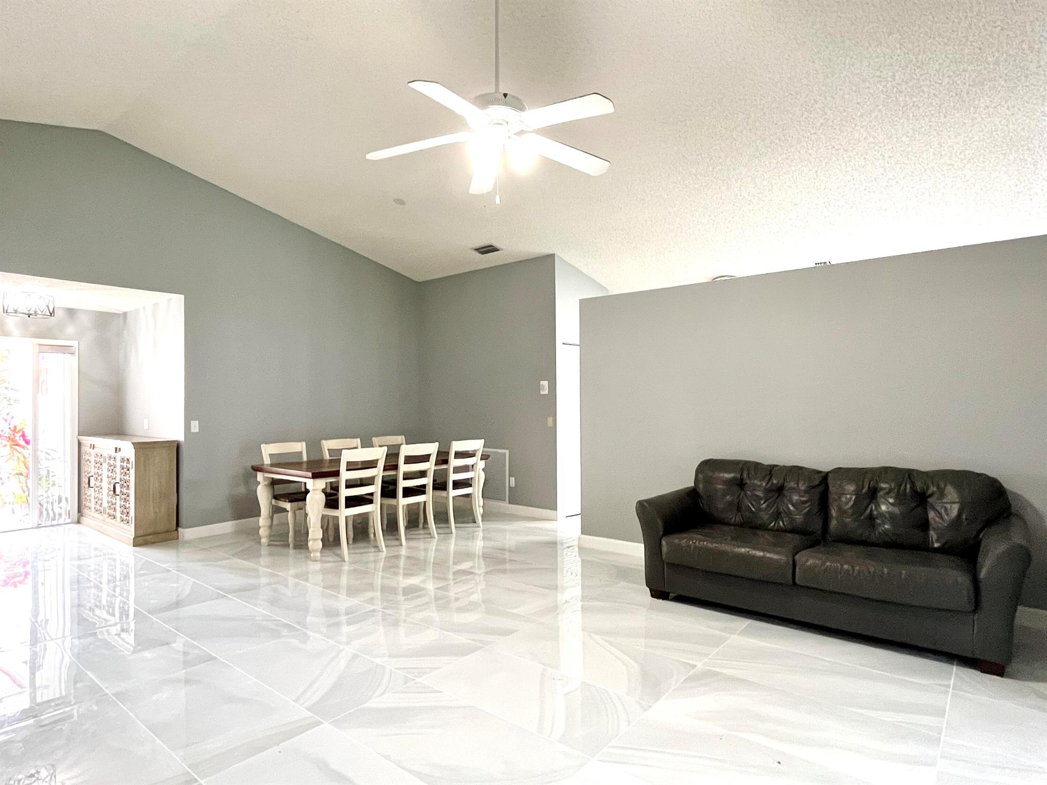 319 NW 48th Avenue