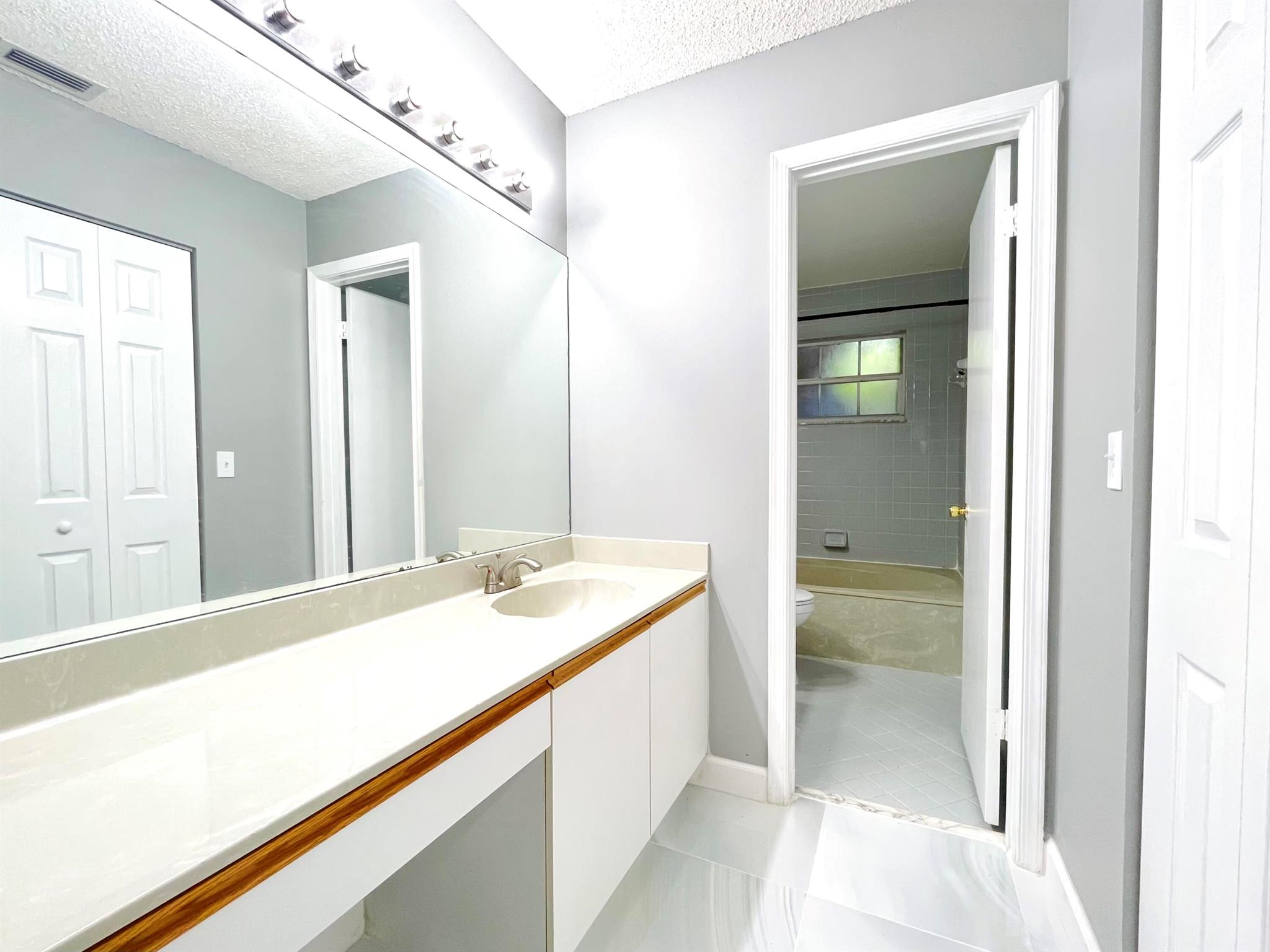 319 NW 48th Avenue