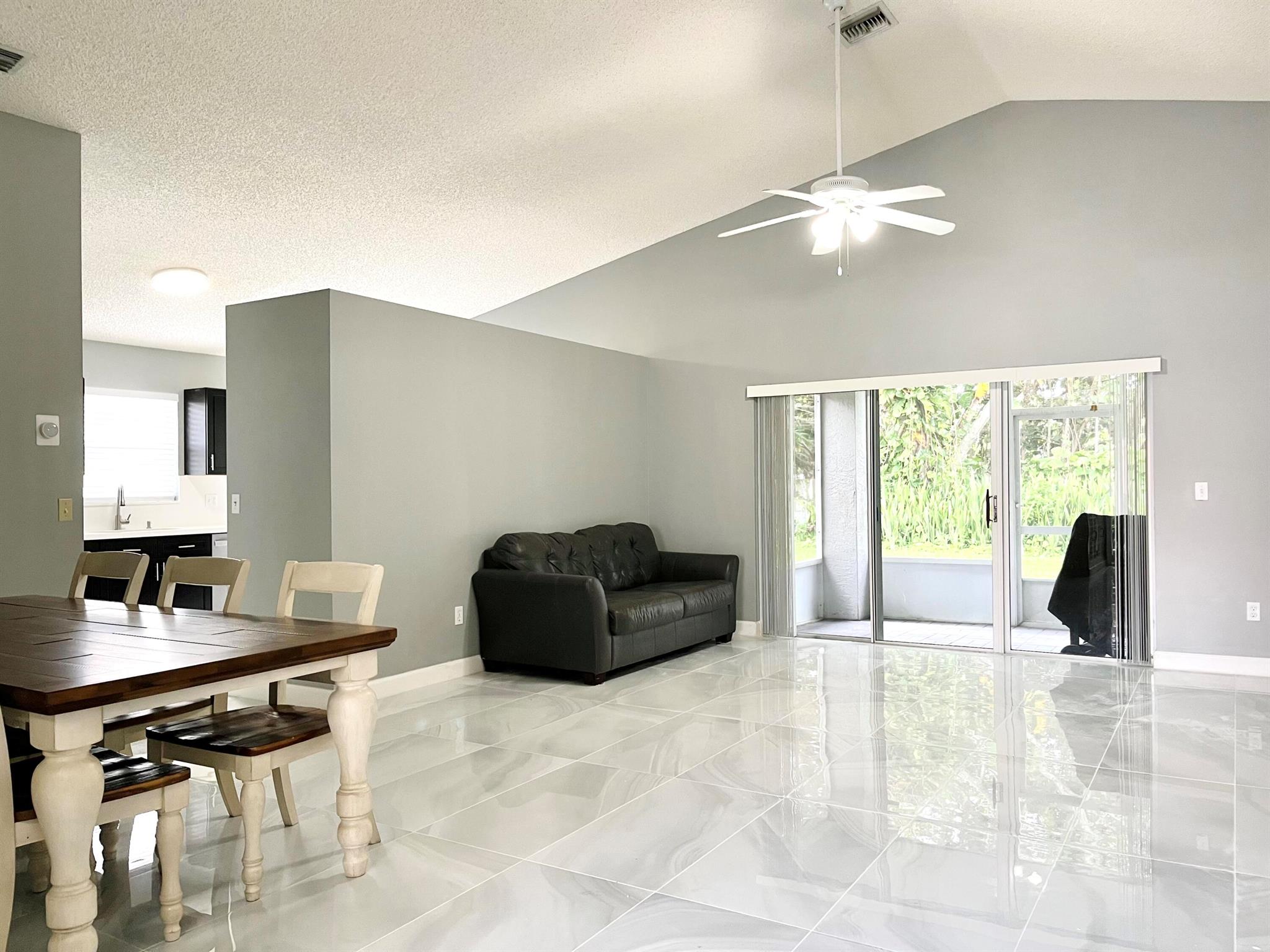 319 NW 48th Avenue