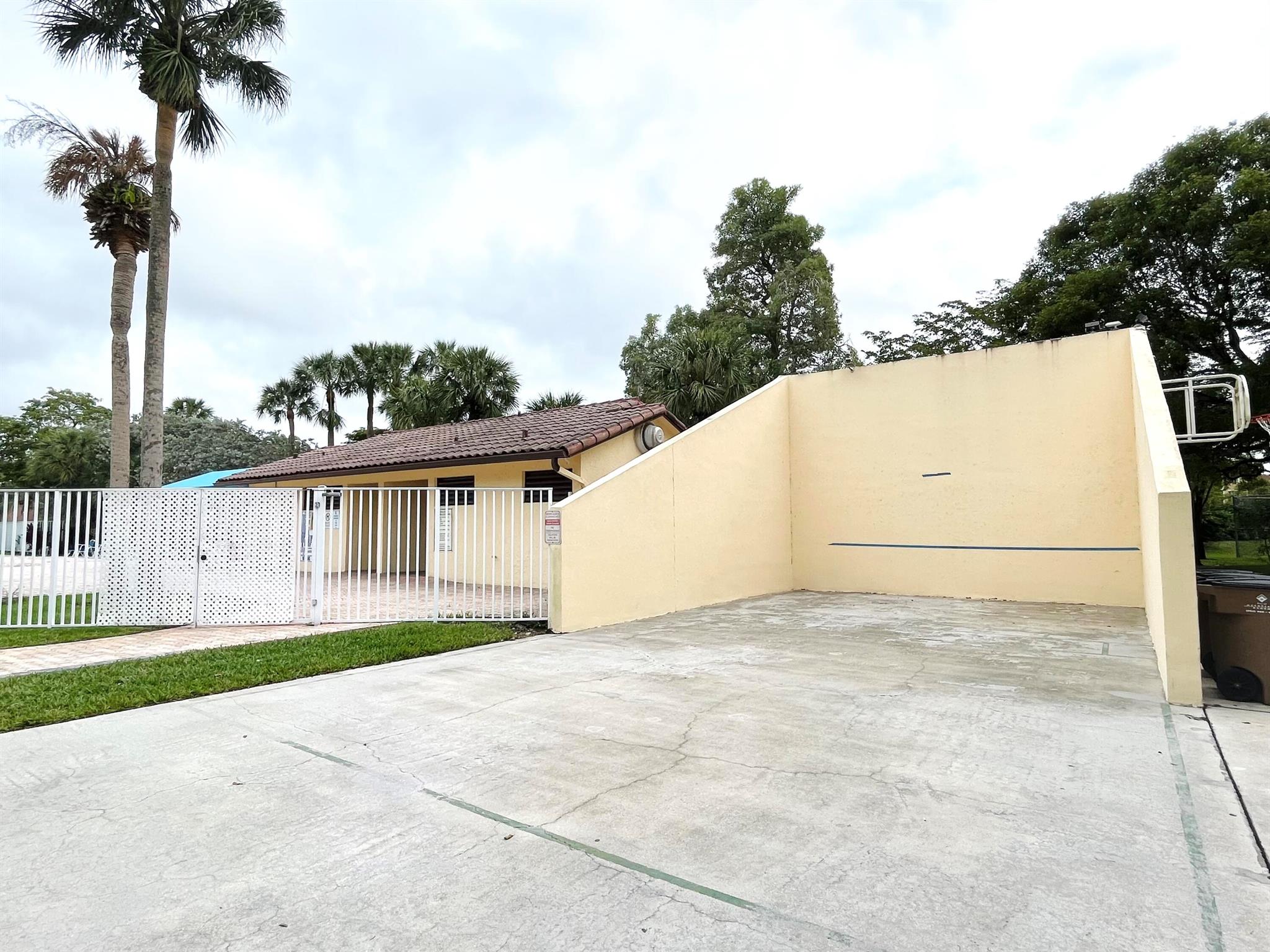 319 NW 48th Avenue