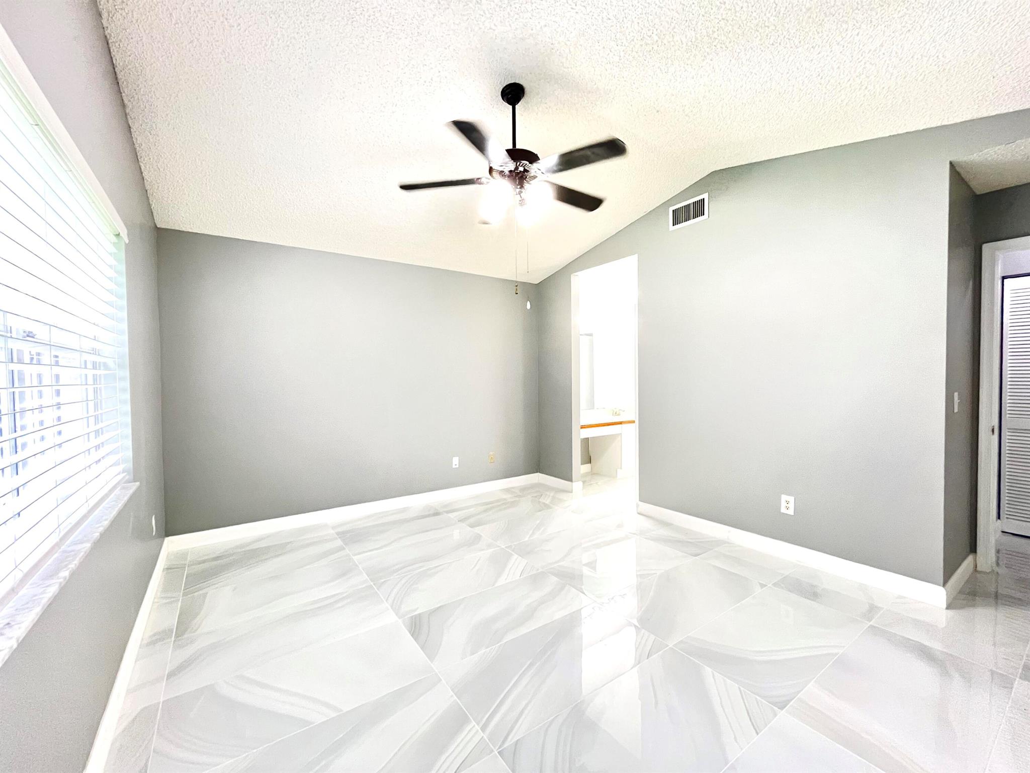 319 NW 48th Avenue