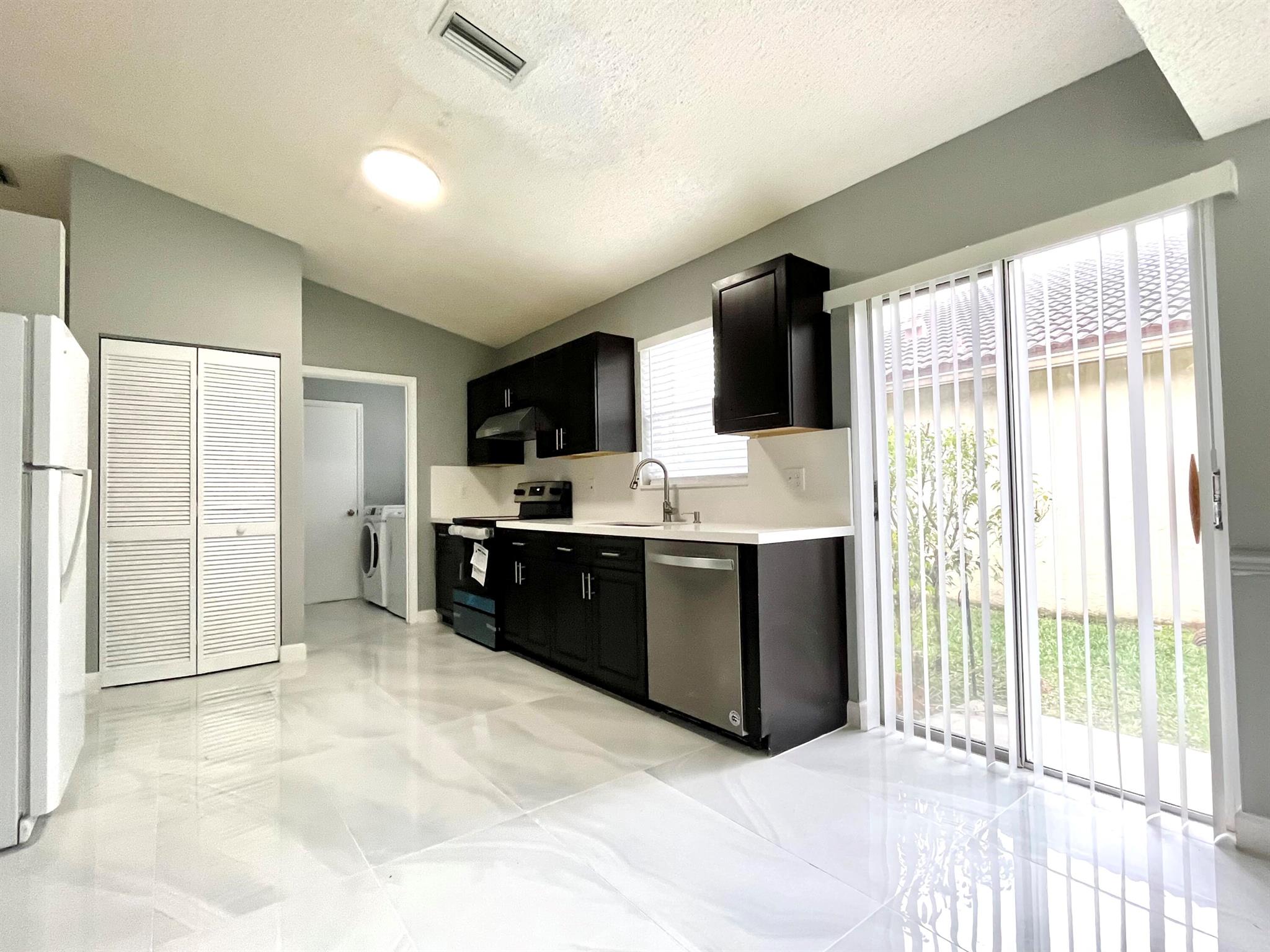 319 NW 48th Avenue
