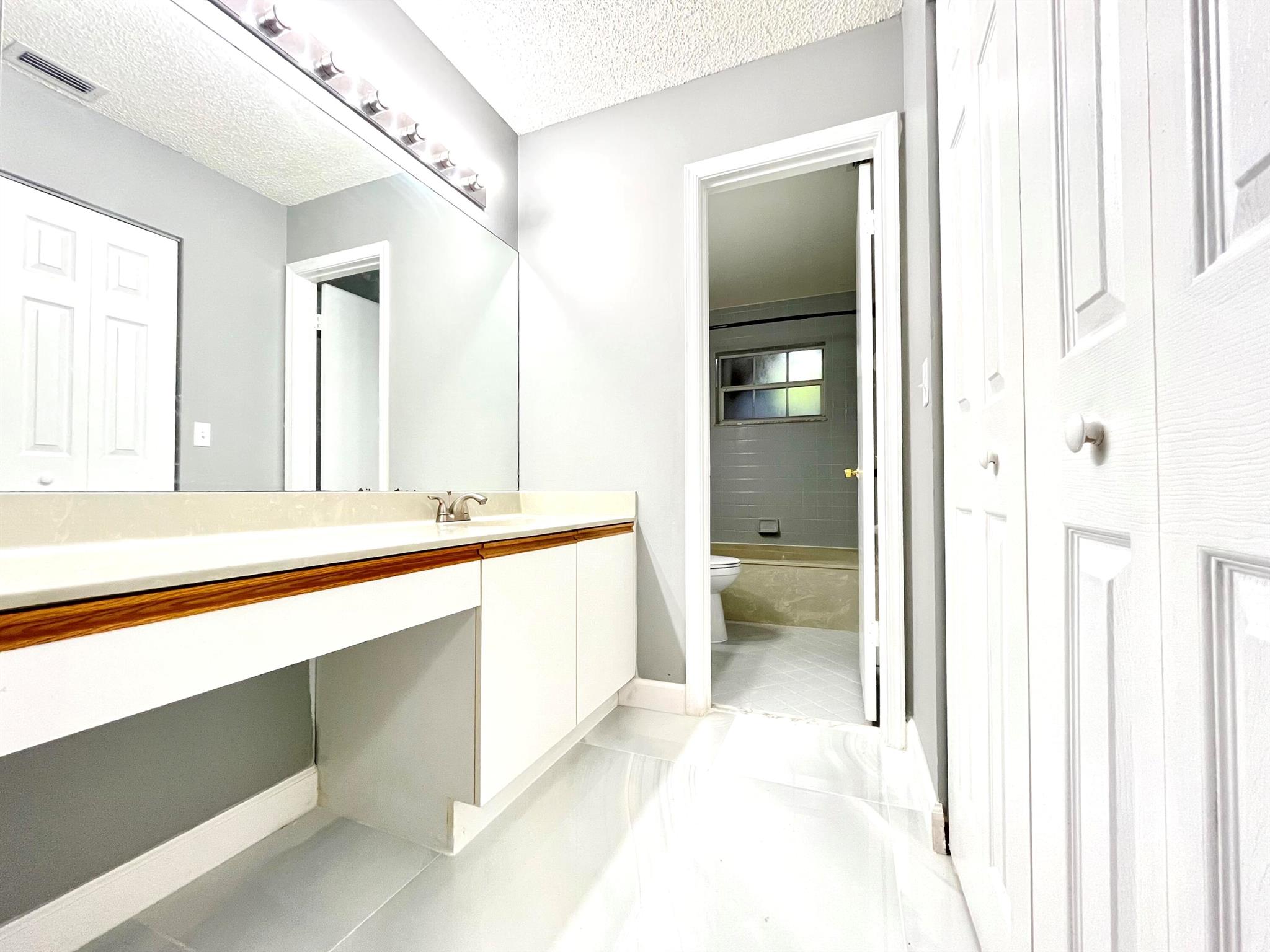 319 NW 48th Avenue