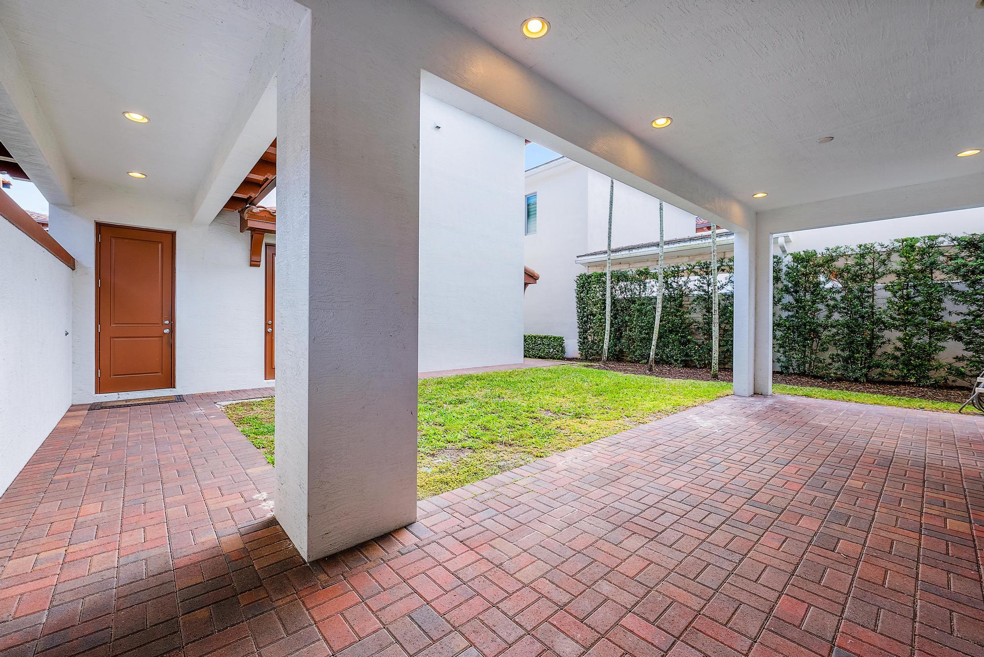 2086 Dickens Terrace