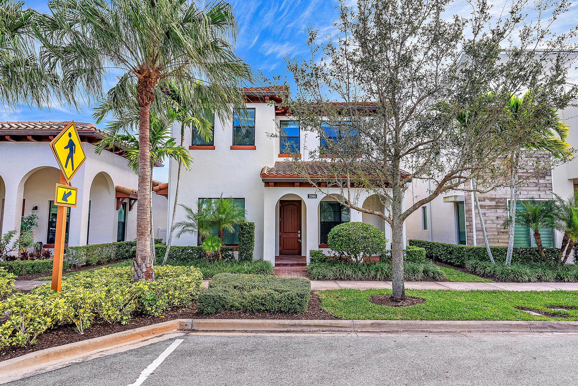 2086 Dickens Terrace