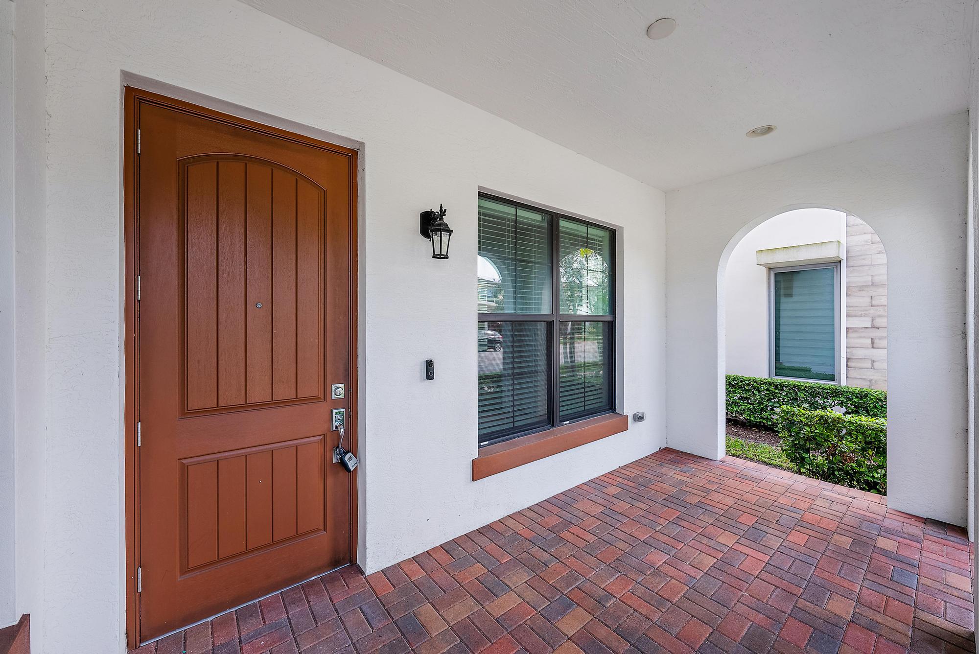 2086 Dickens Terrace