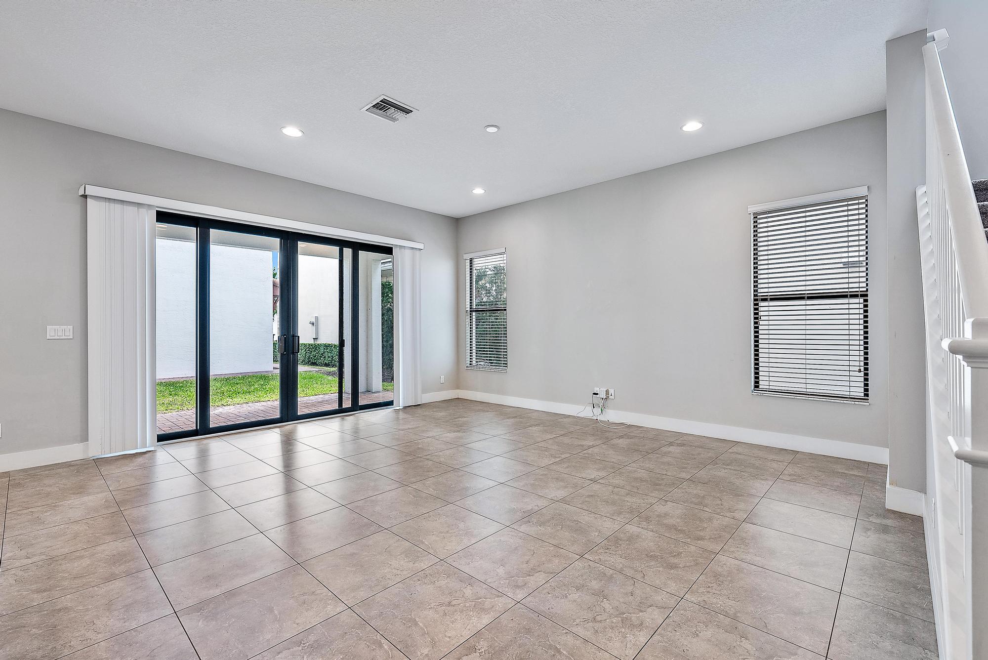 2086 Dickens Terrace