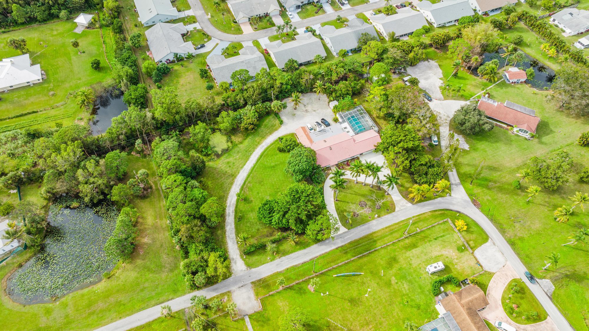 3169 Horseshoe Circle W