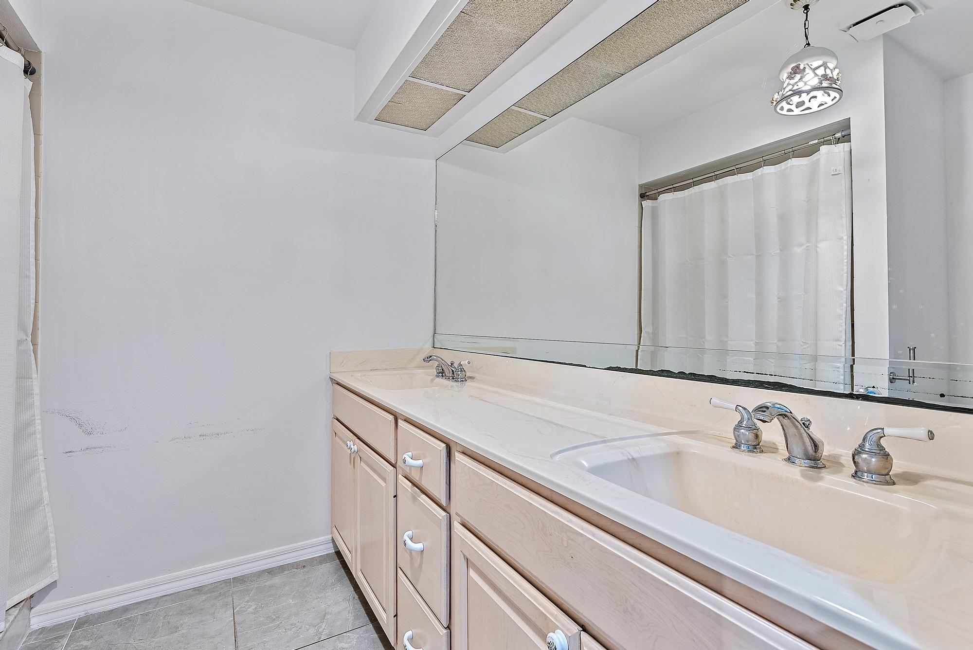 3169 Horseshoe Circle W