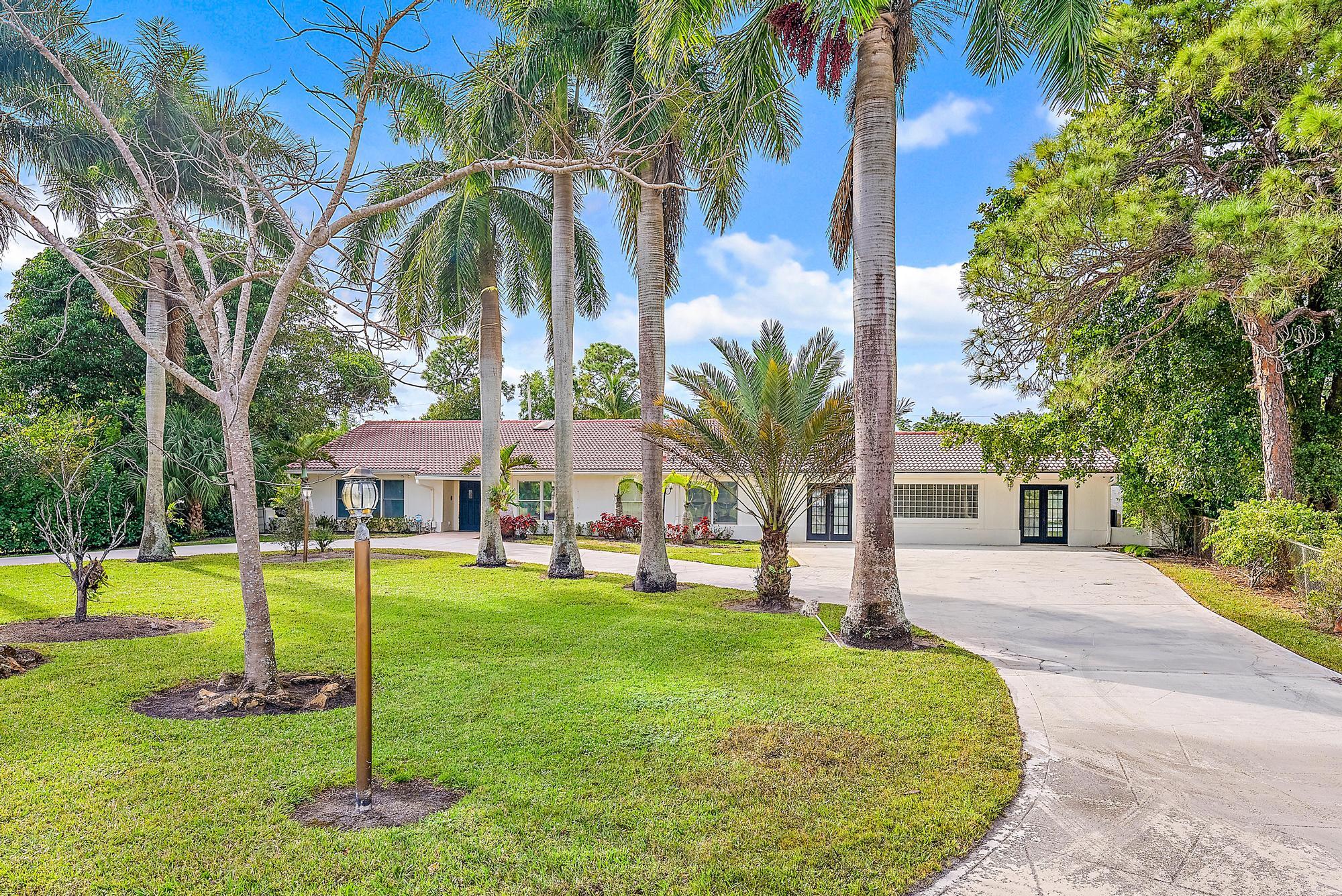 3169 Horseshoe Circle W