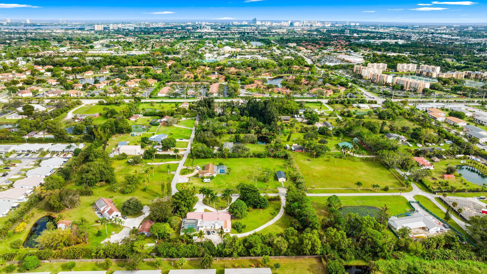 3169 Horseshoe Circle W