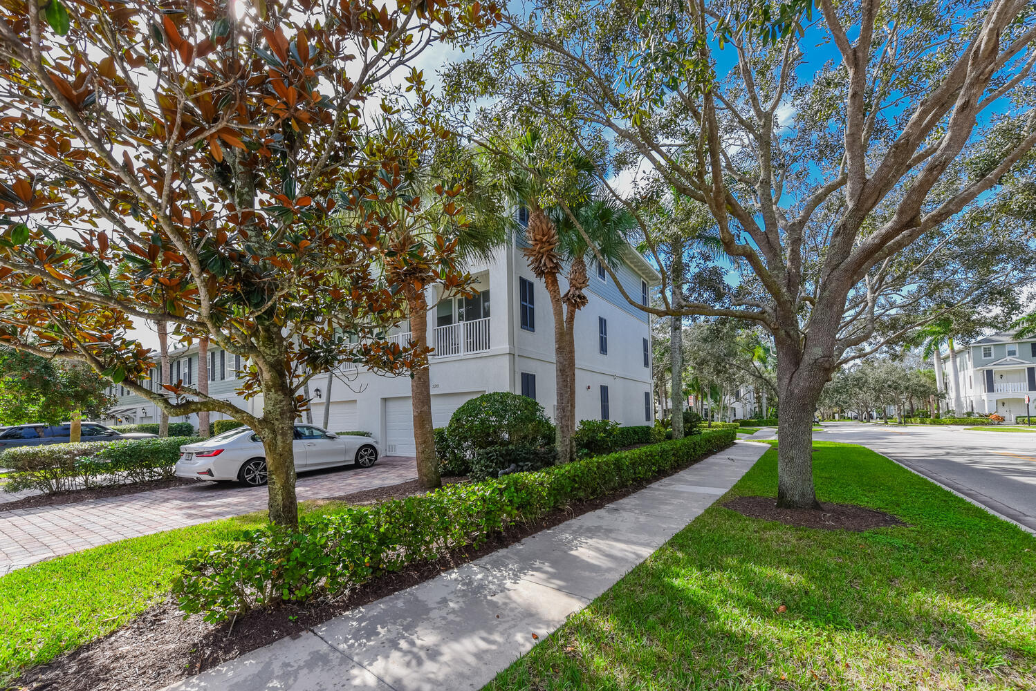 3261 E Community Drive