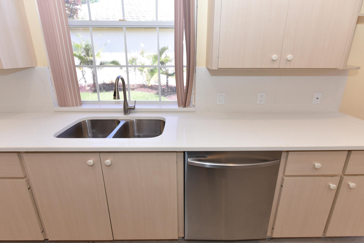 7447 SE Fiddlewood Lane