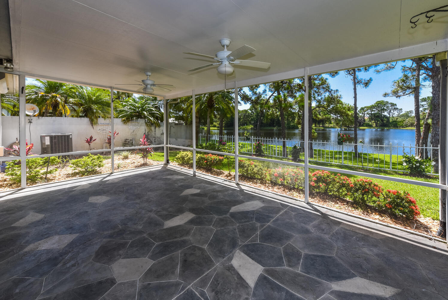 7447 SE Fiddlewood Lane