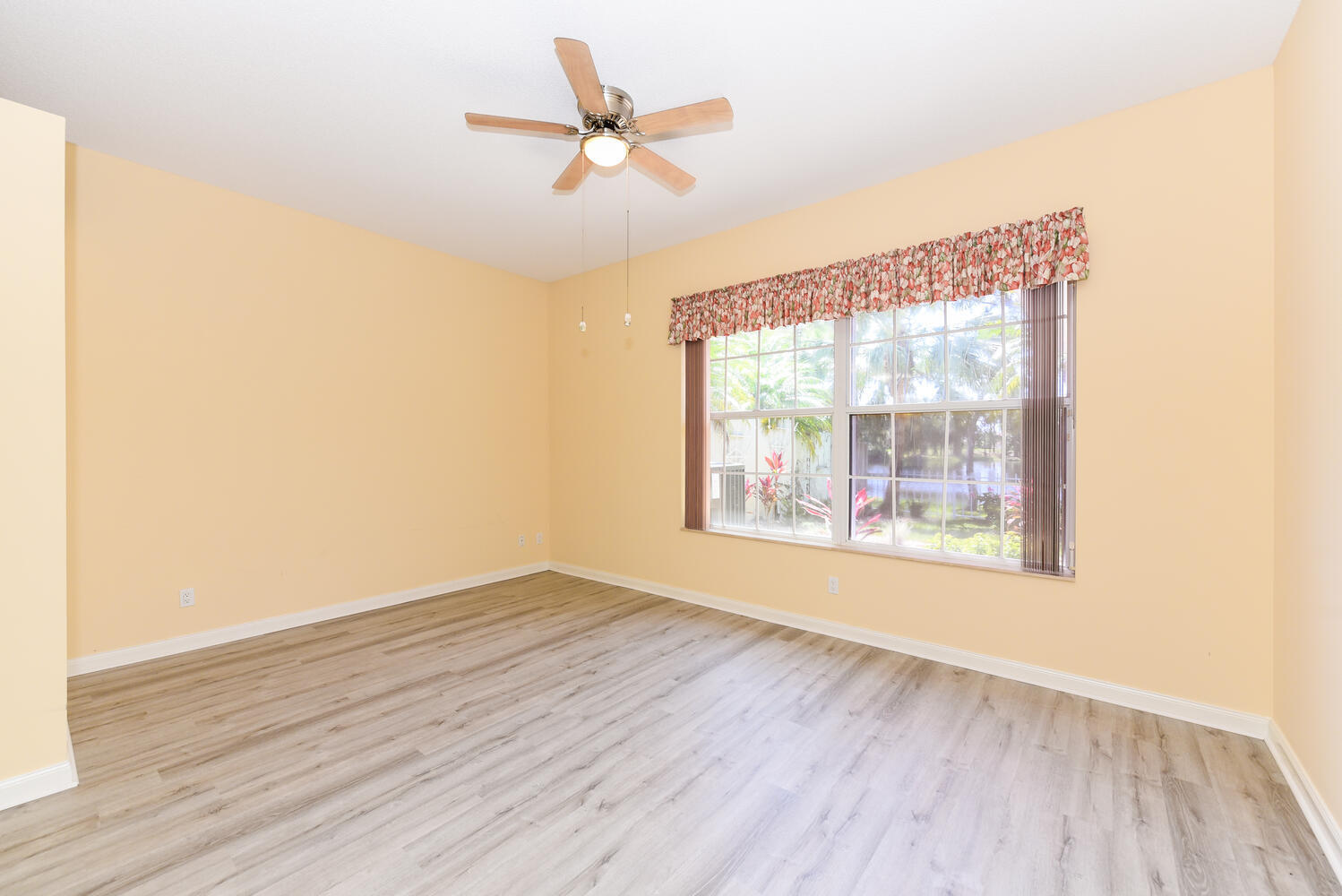 7447 SE Fiddlewood Lane