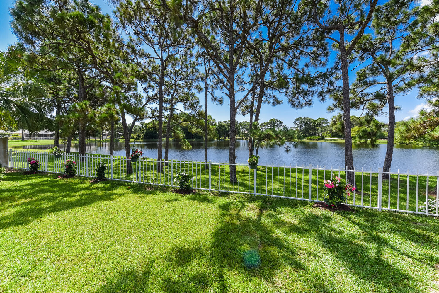 7447 SE Fiddlewood Lane