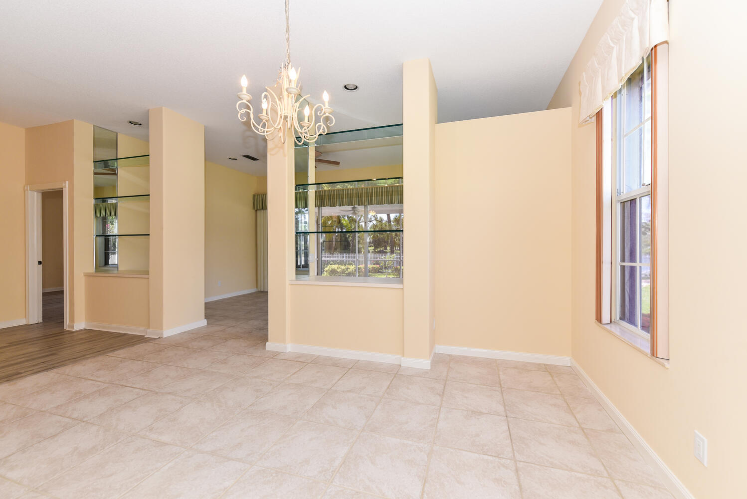 7447 SE Fiddlewood Lane