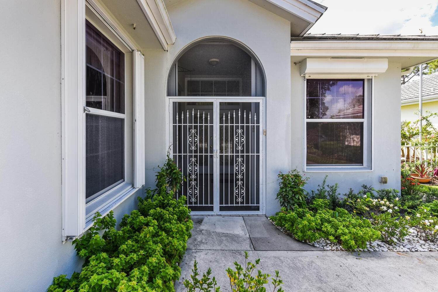 7447 SE Fiddlewood Lane