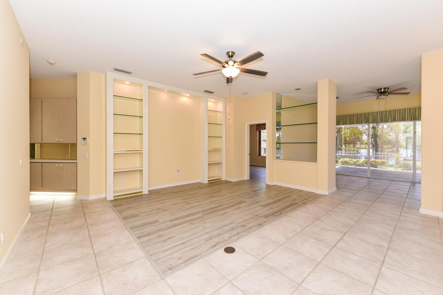 7447 SE Fiddlewood Lane