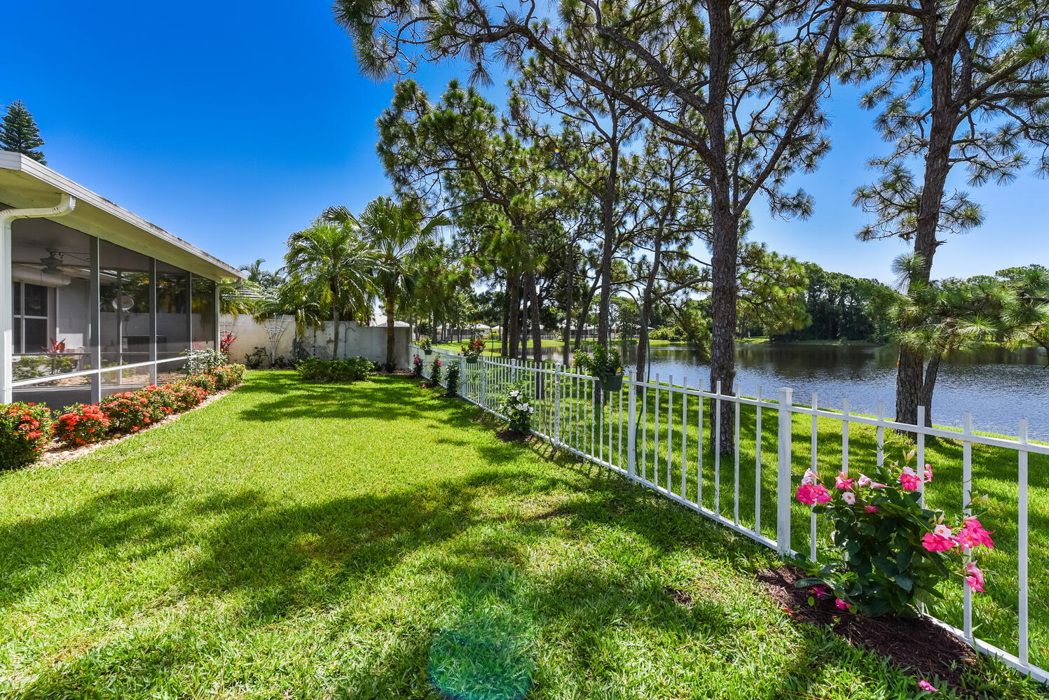 7447 SE Fiddlewood Lane