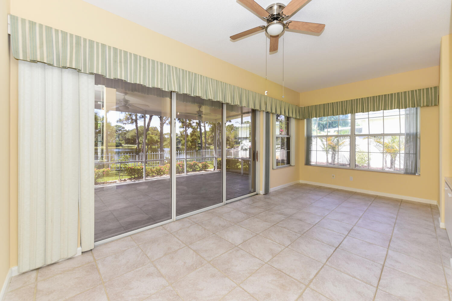 7447 SE Fiddlewood Lane