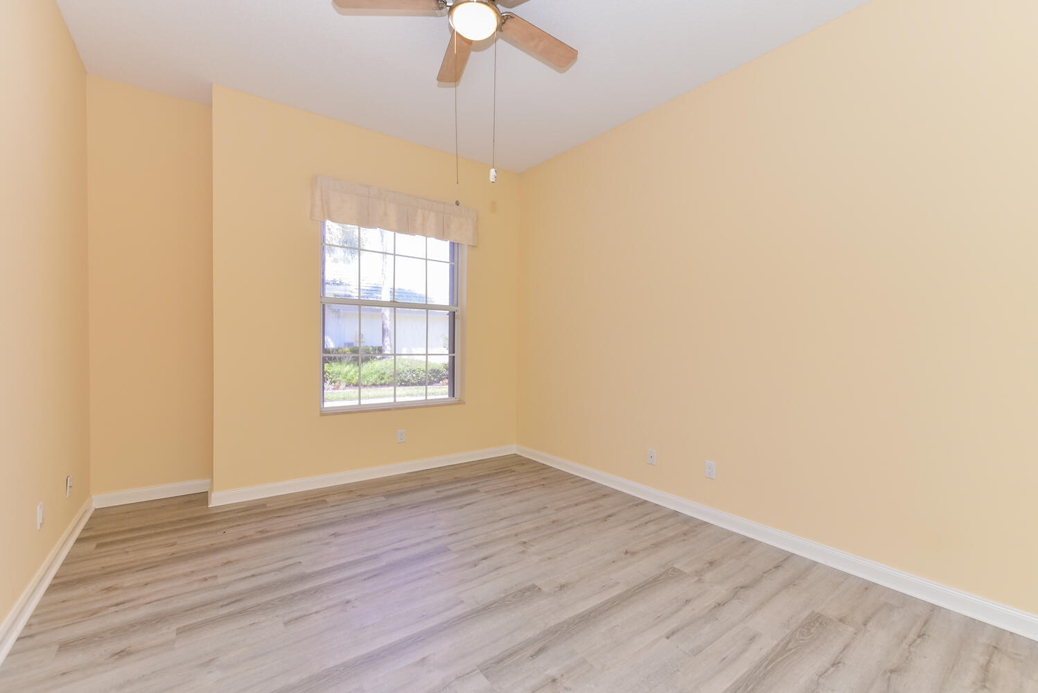 7447 SE Fiddlewood Lane